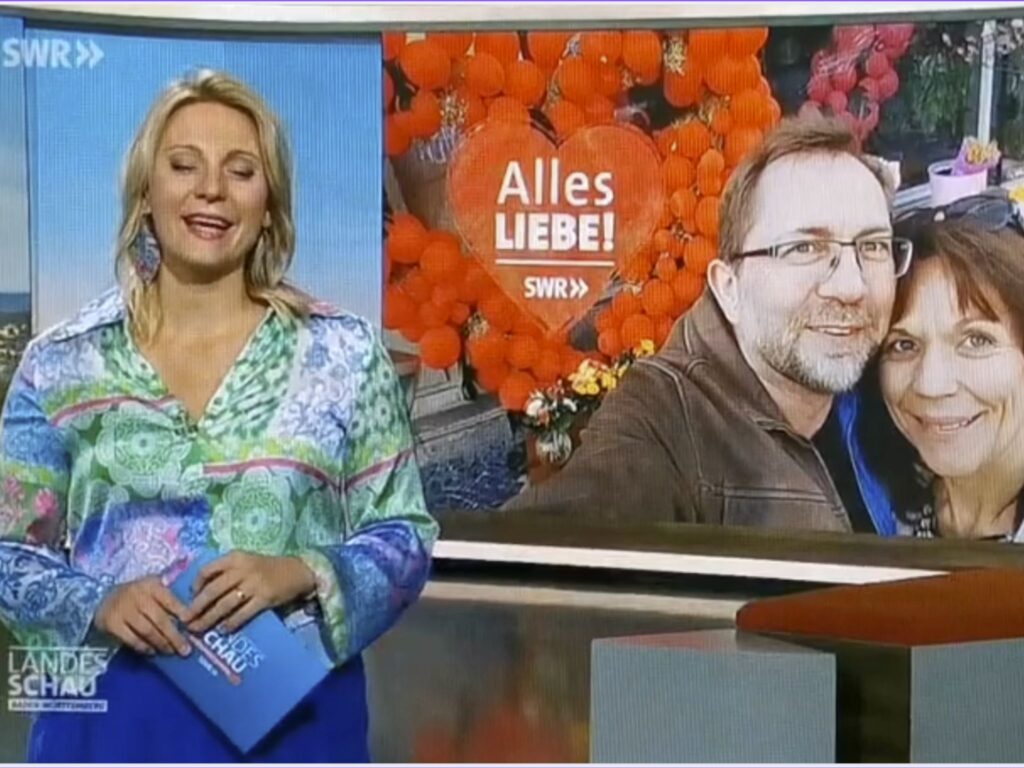 Moderatorin der SWR Landesschau - im Hintergrund Sylvia & Michael