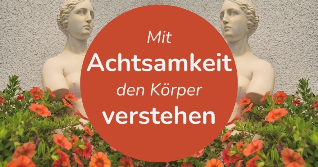 Venusstatue umgeben von einem üppigen Blumenmeer – ein Bild für Achtsamkeit, Körperwahrnehmung und liebevolle Selbstzuwendung.