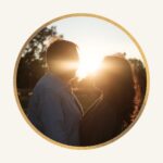 Sylvia & Michael von der Lebensfreude-Academy vor untergehender Sonne - Beziehungscoaching